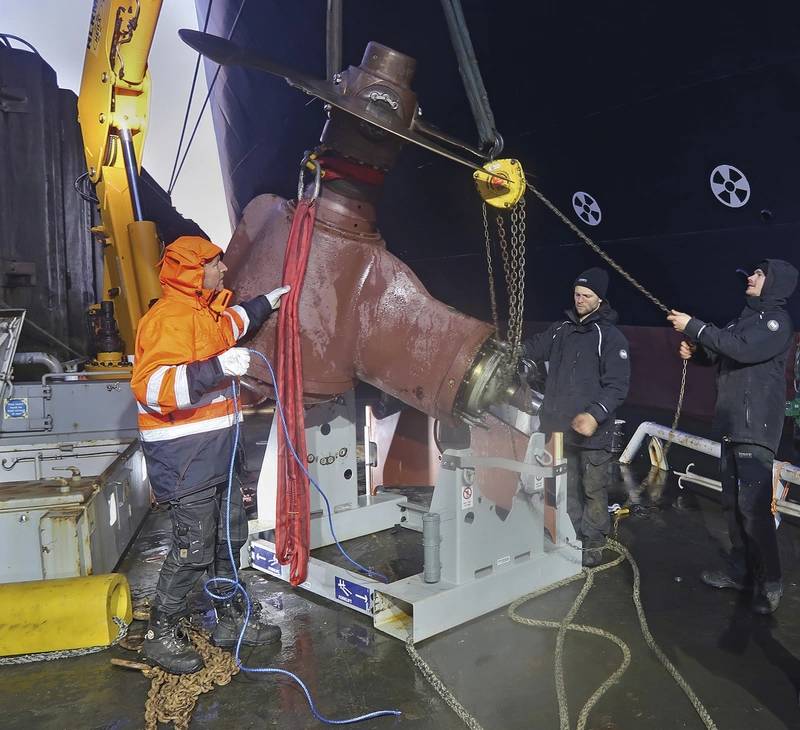 Hydrex Completes RoRo Bow Thruster Replacement in Rotterdam